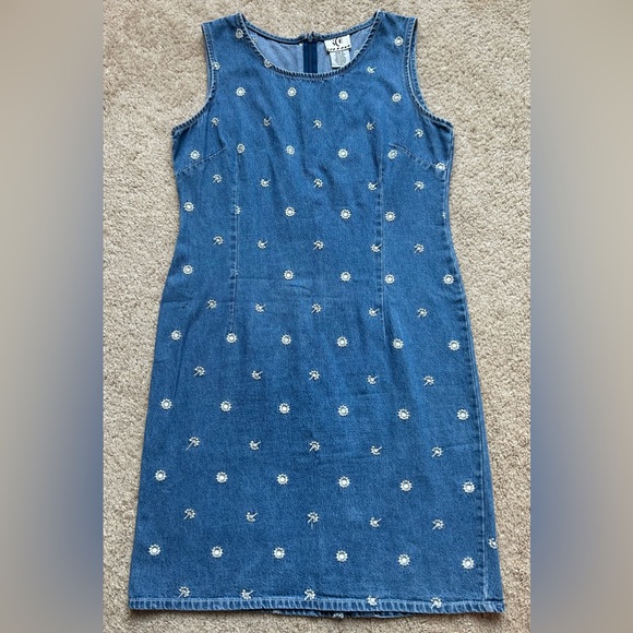 Vintage Dresses & Skirts - Vintage IE Denim Shift Tank Dress with White Embroidered Flowers